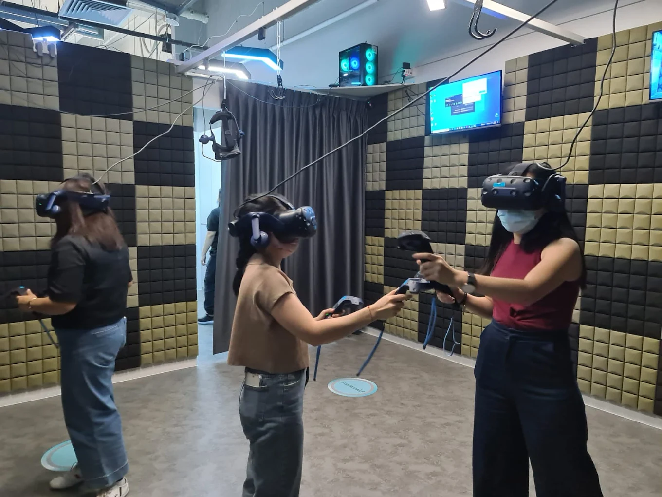 VR Escape team session